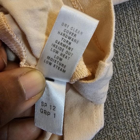 St. John Light Peach Long Sleeve Casual Basic Coastal V-neck Top Size Medium - Picture 6 of 6